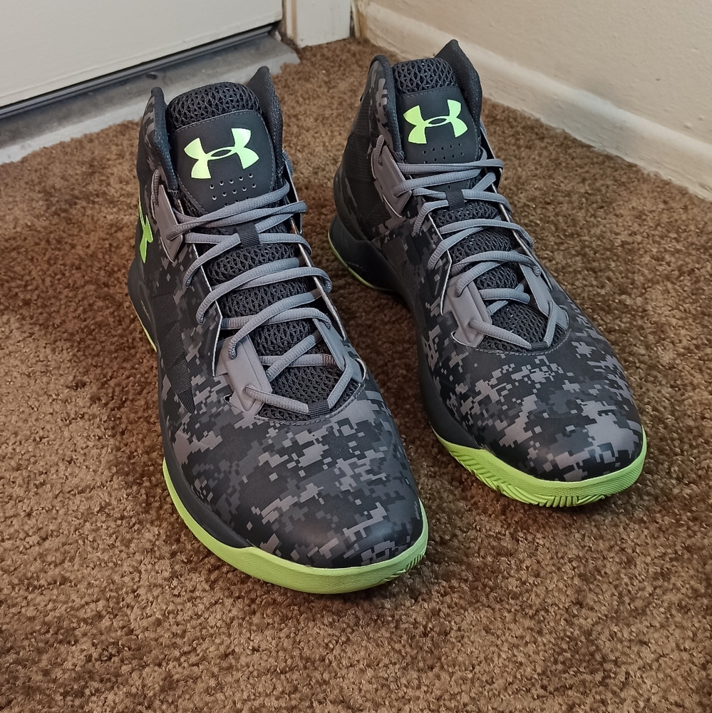 Under Armour Sneakers Charged Size 14